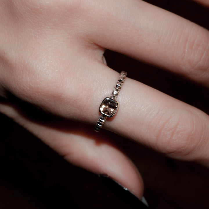 シルバースモーキークオーツフィレンツェ彫りリング
