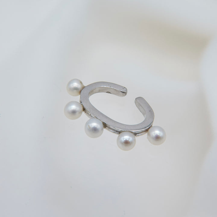 Dotted pearl earcuff