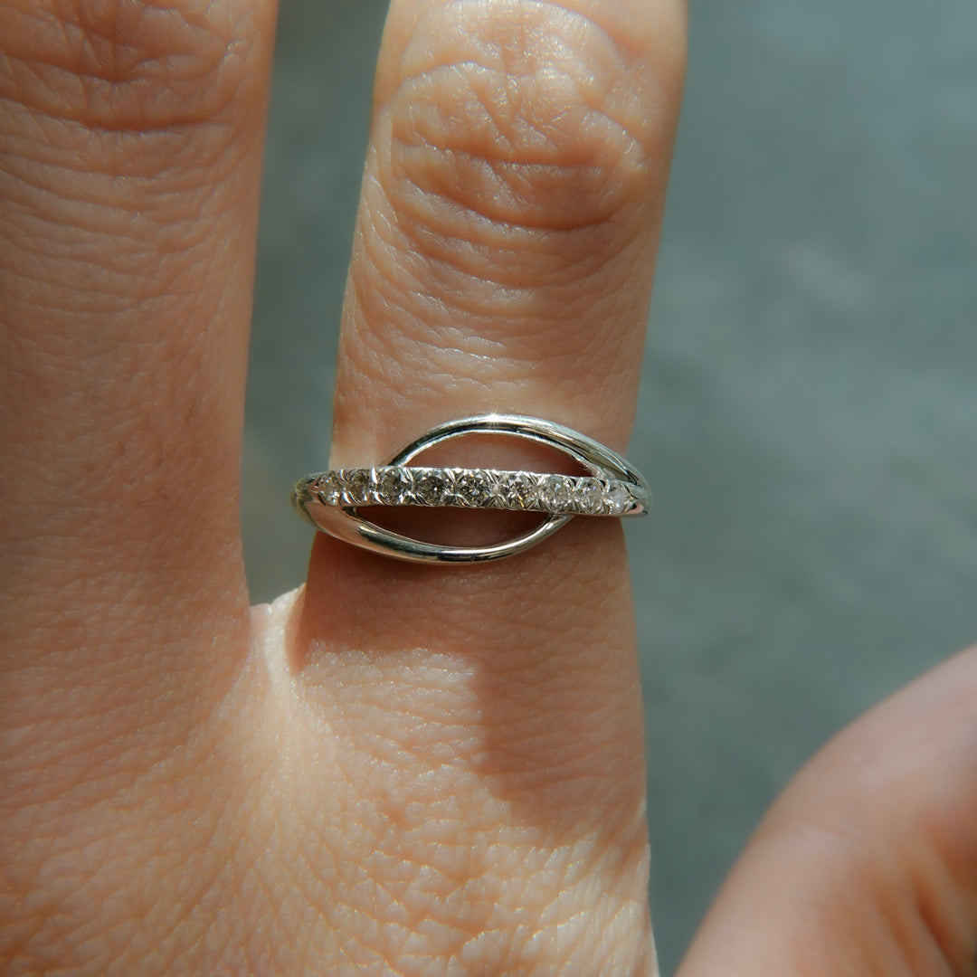 YU-KIN DIAMOND FLOW RING