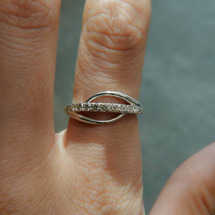 YU-KIN DIAMOND FLOW RING