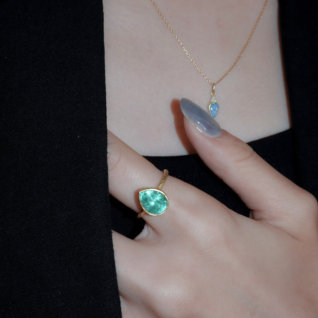 Emerald pear shape ring