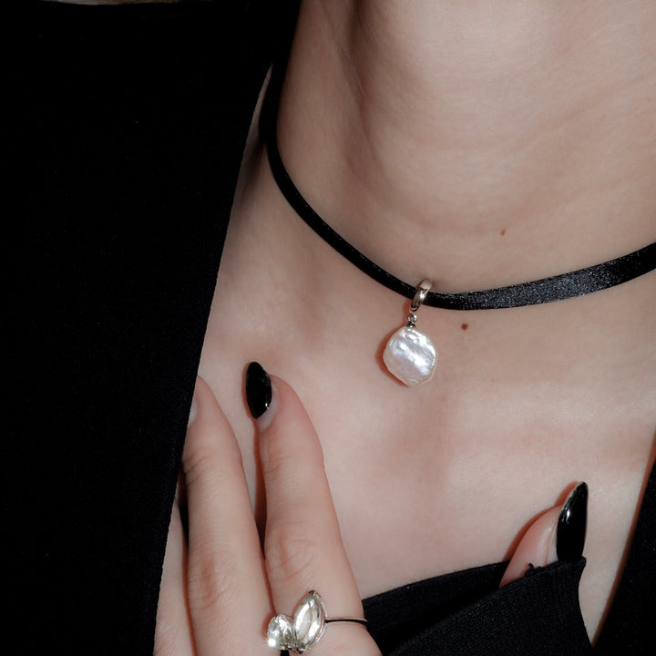 NOIR SINGLE PEARL CHOKER NECKLACE (Silver)