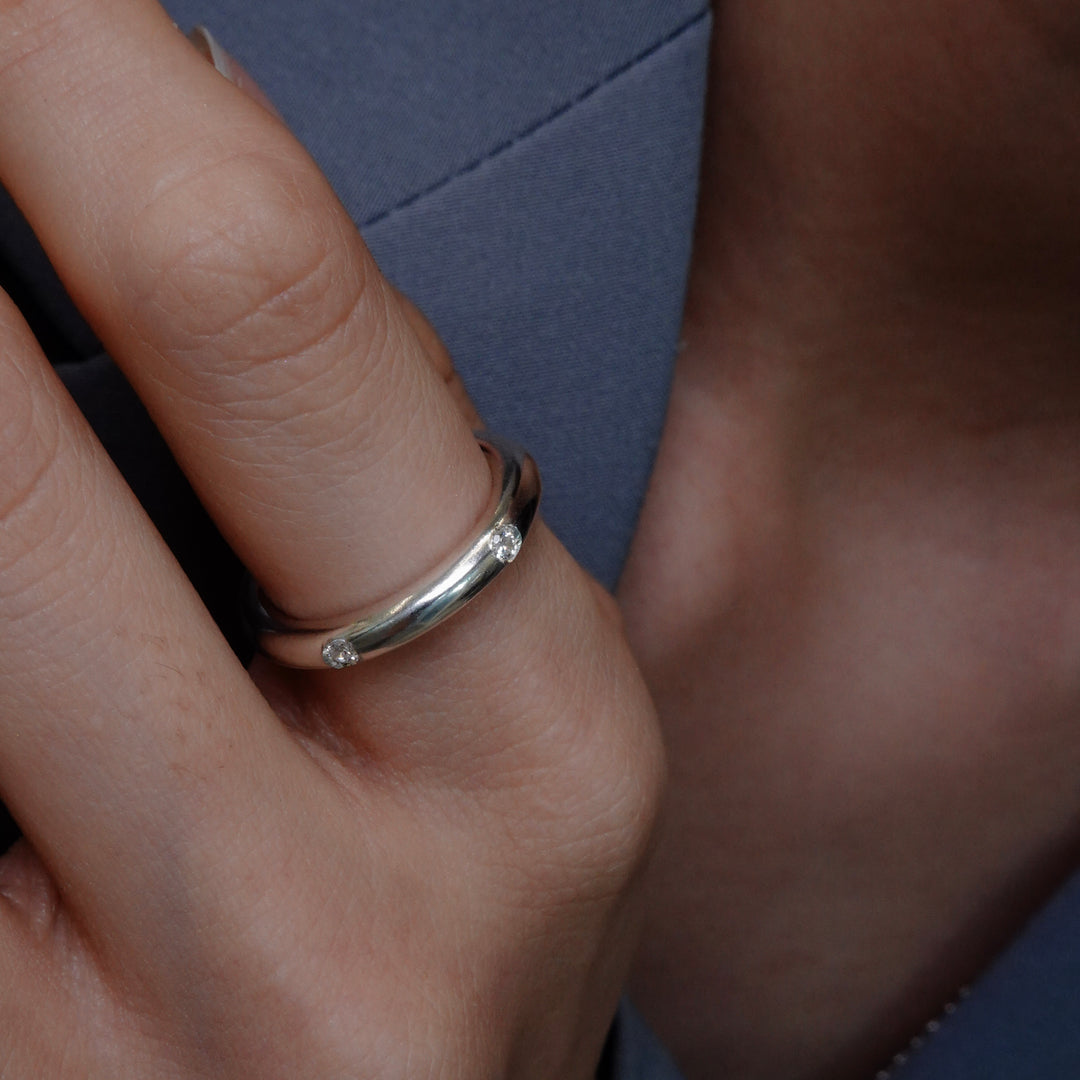 Thin sparkle ring