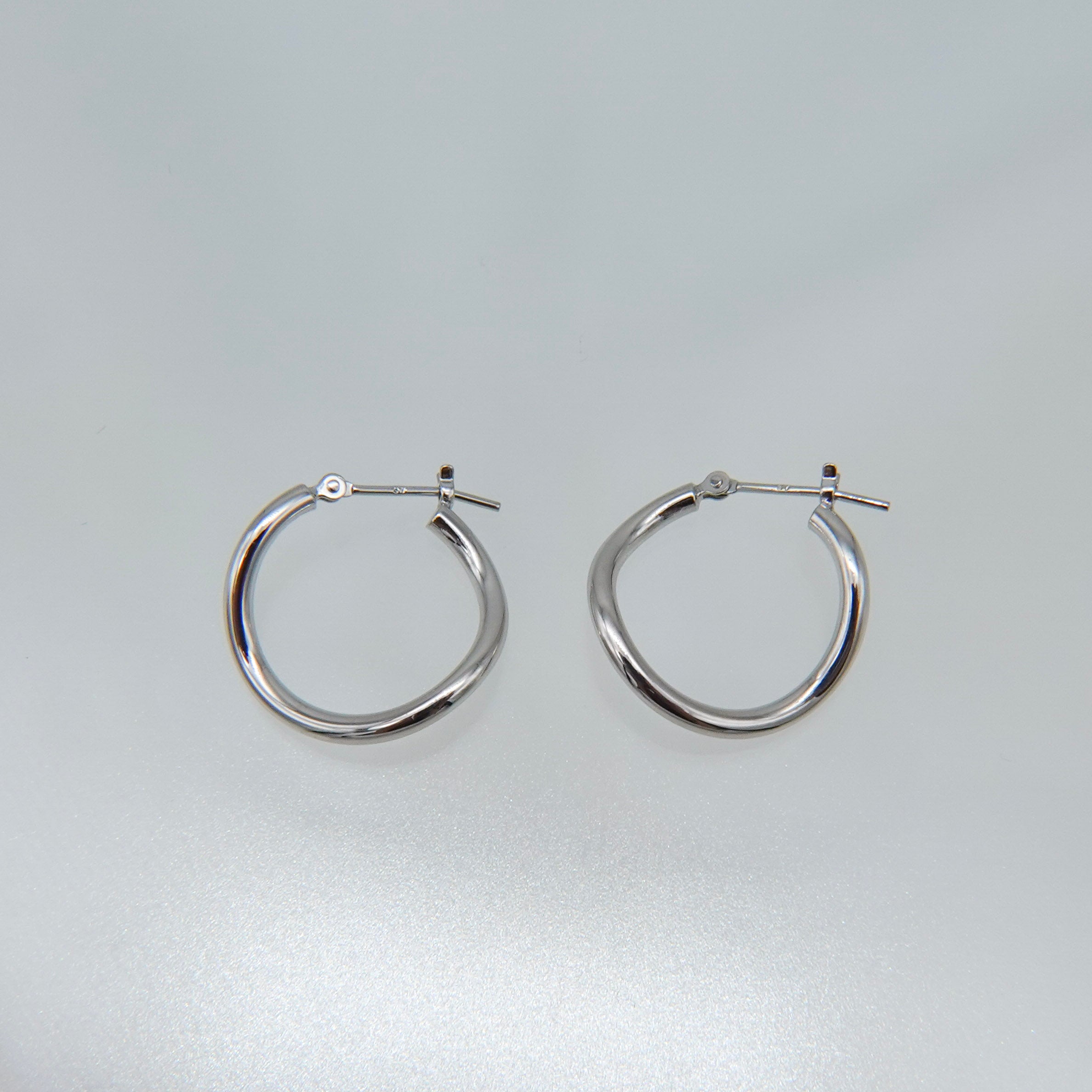 シルバー ウェーブフープピアス – unigem