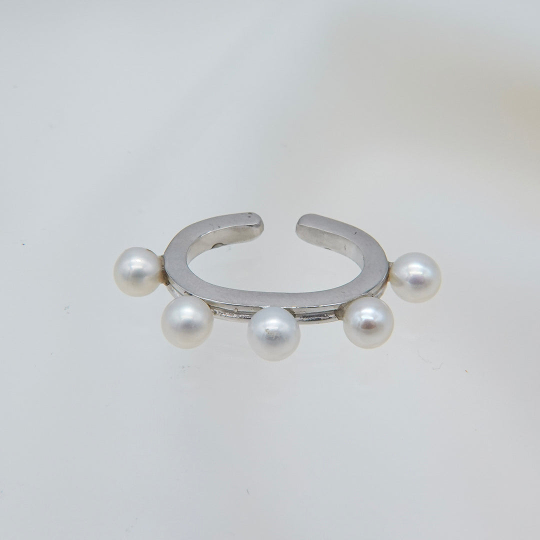Dotted pearl earcuff