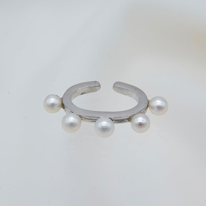 Dotted pearl earcuff