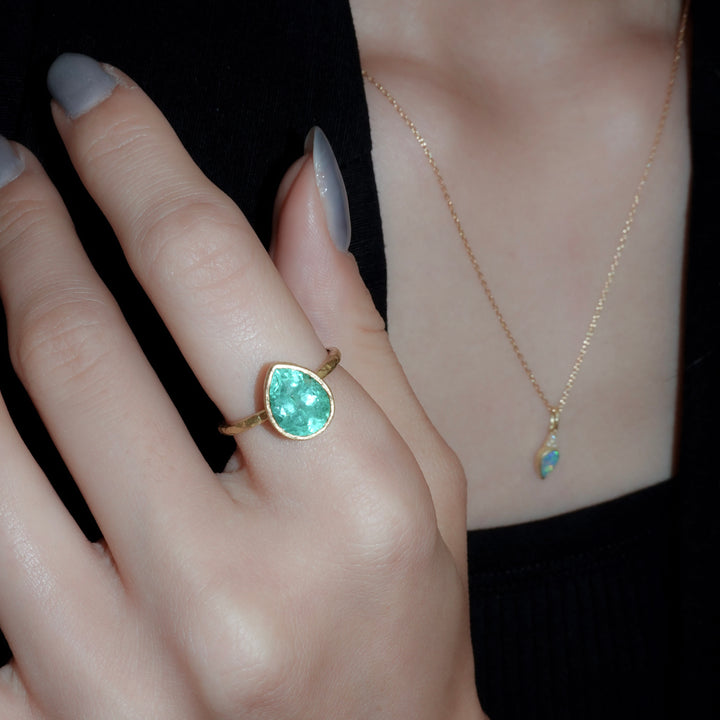 Emerald pear shape ring
