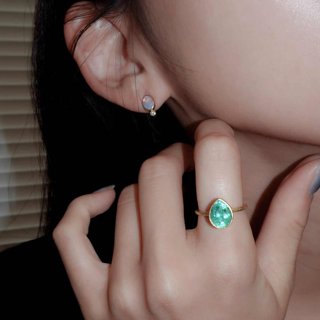 Emerald pear shape ring