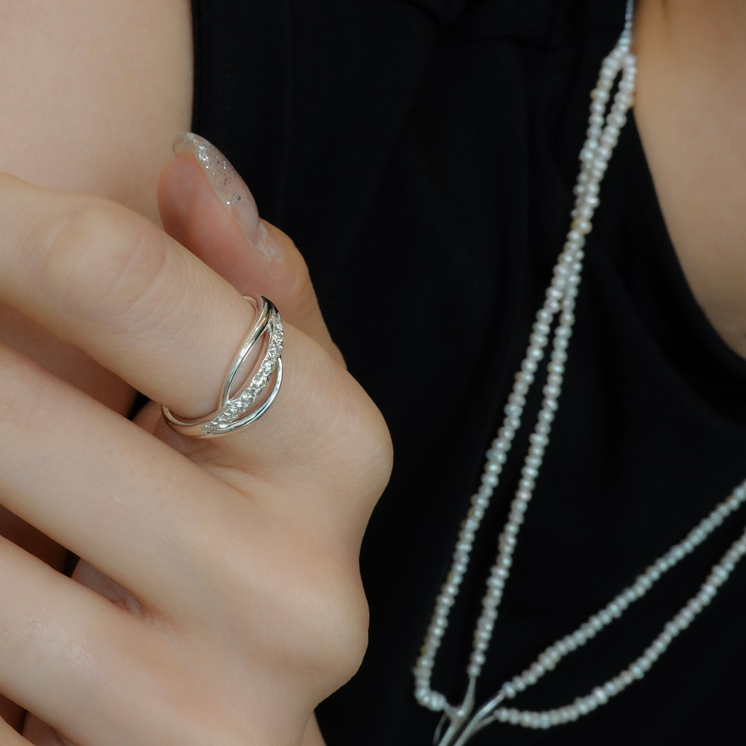 YU-KIN DIAMOND FLOW RING