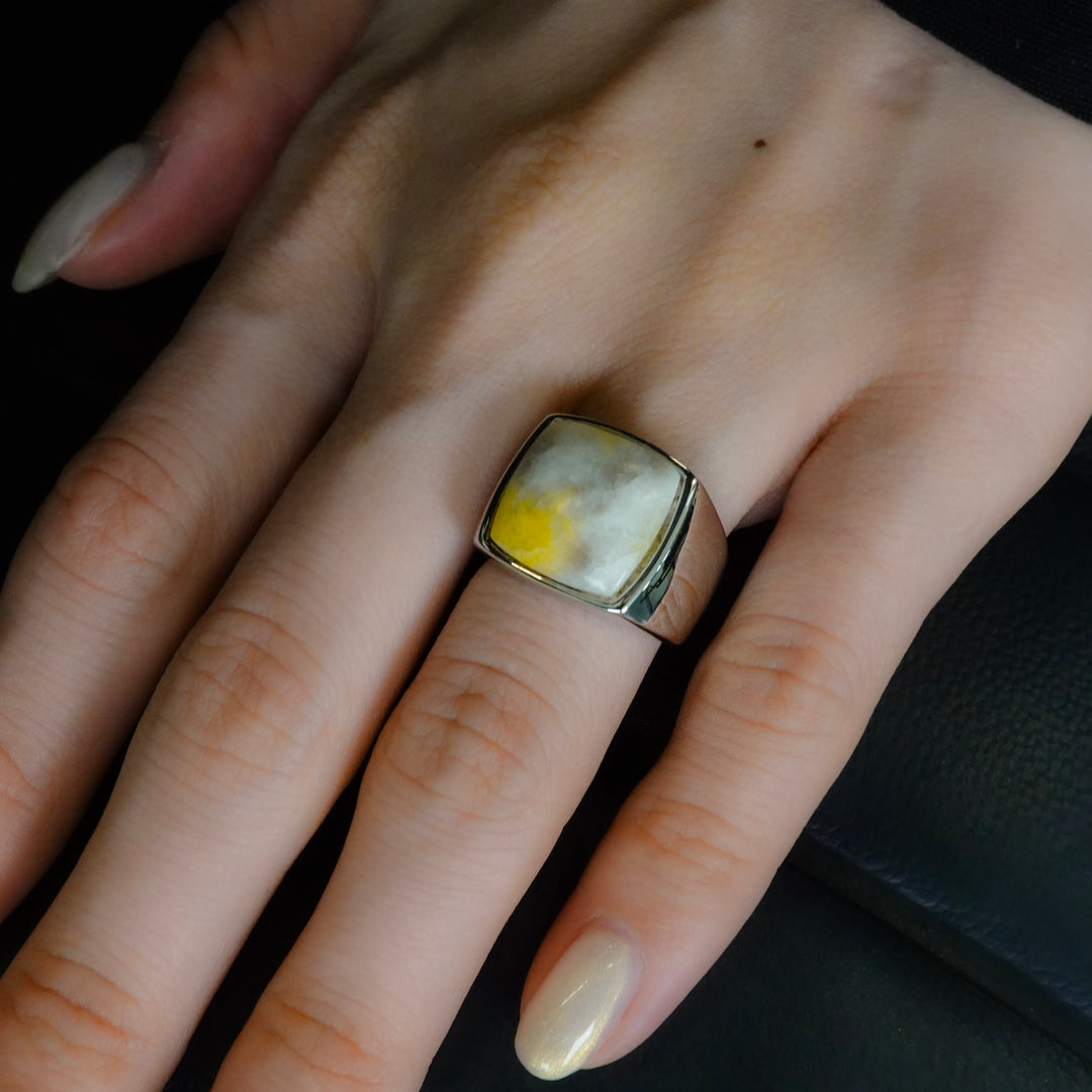 Bumble bee Signet Ring