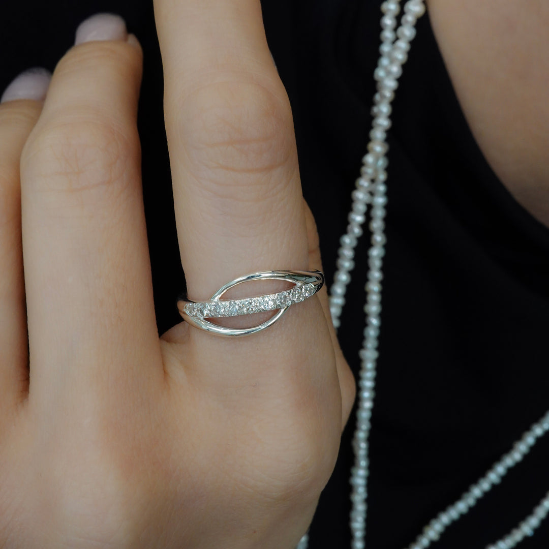 YU-KIN DIAMOND FLOW RING