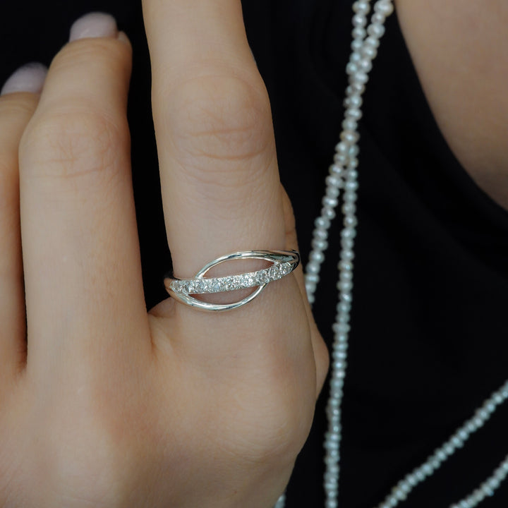 YU-KIN DIAMOND FLOW RING