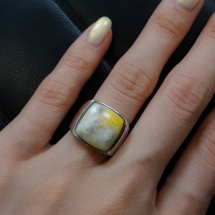 Bumble bee Signet Ring