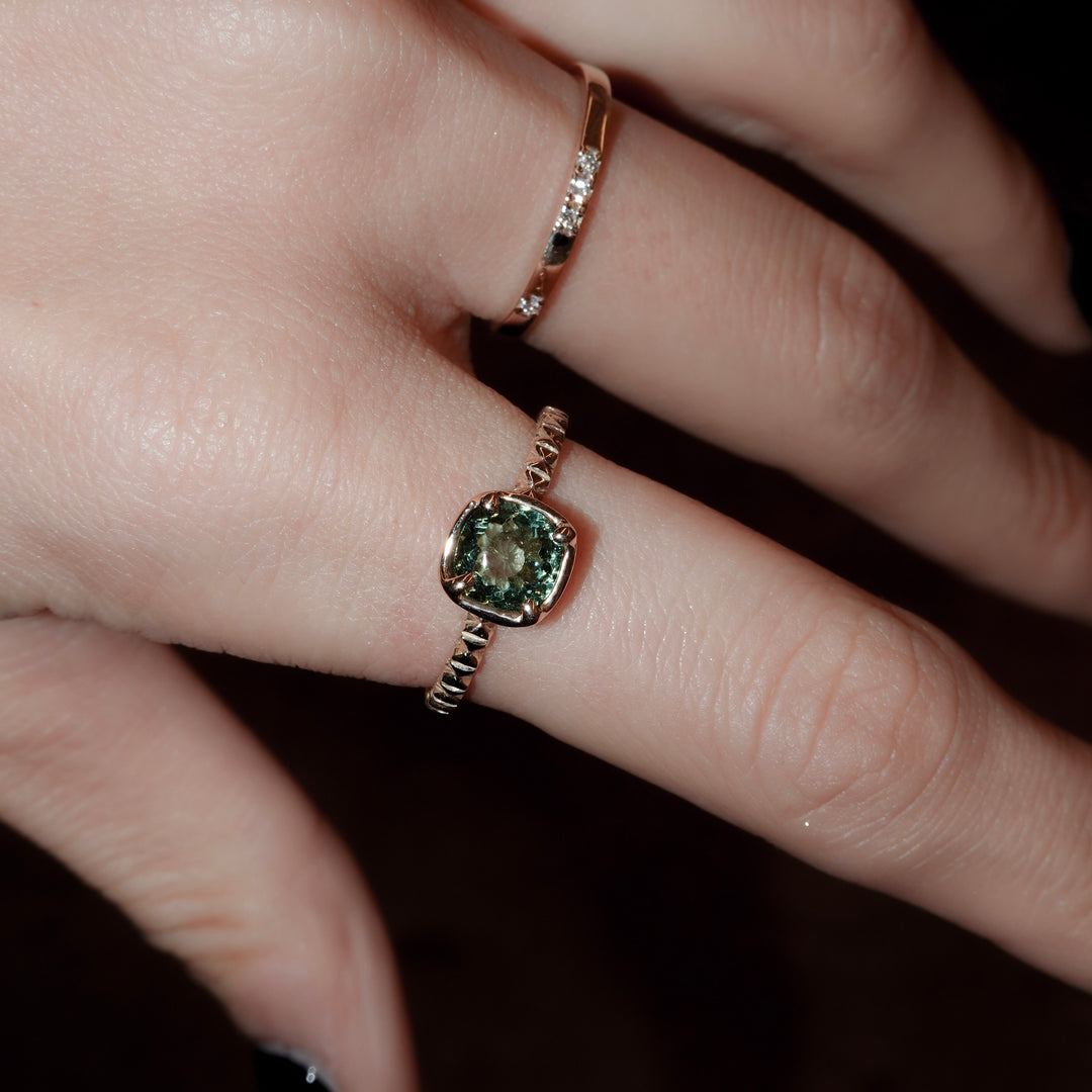 K10グリーンアパタイトフィレンツェ彫りリング(一点もの)