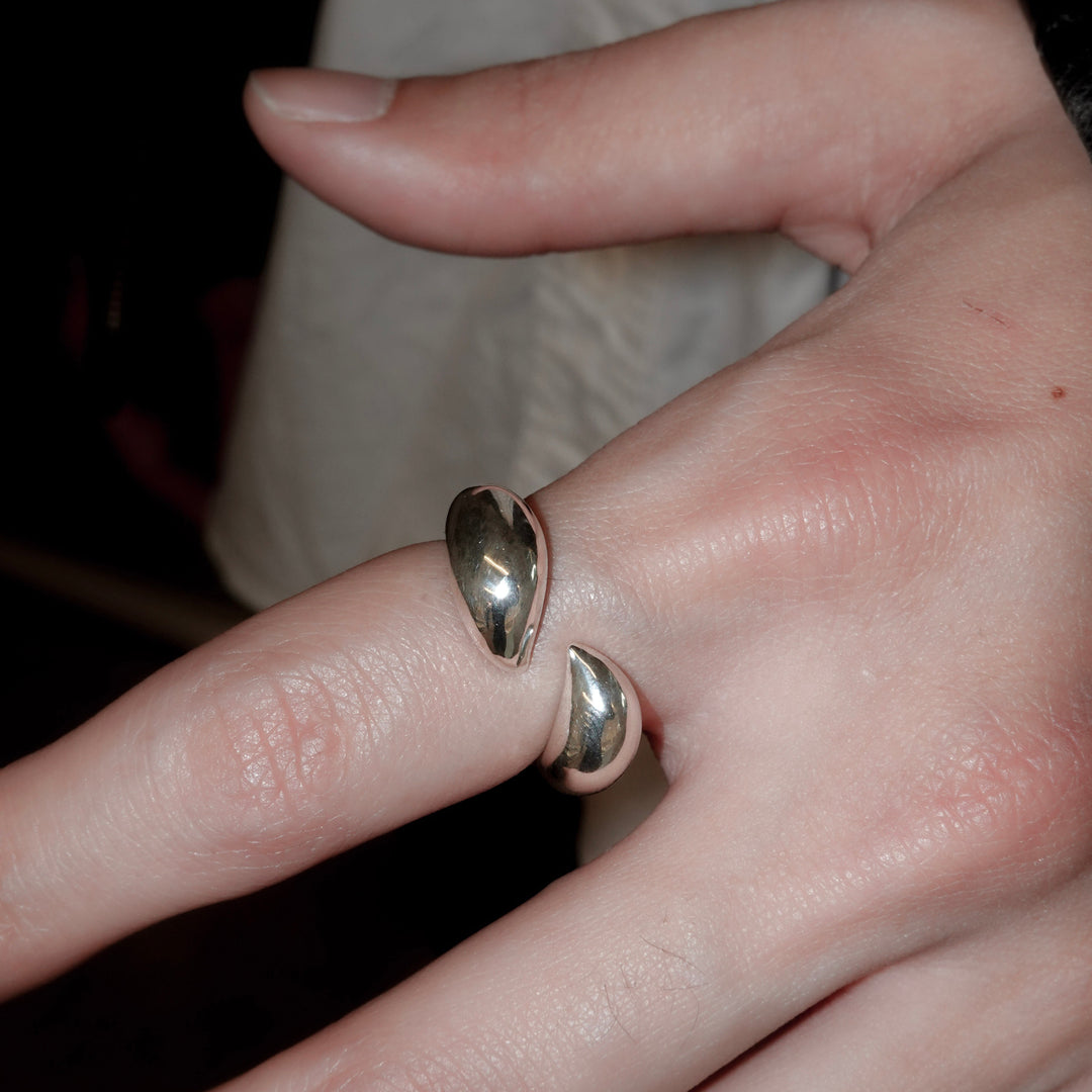 KĀNTI / Fang Ring