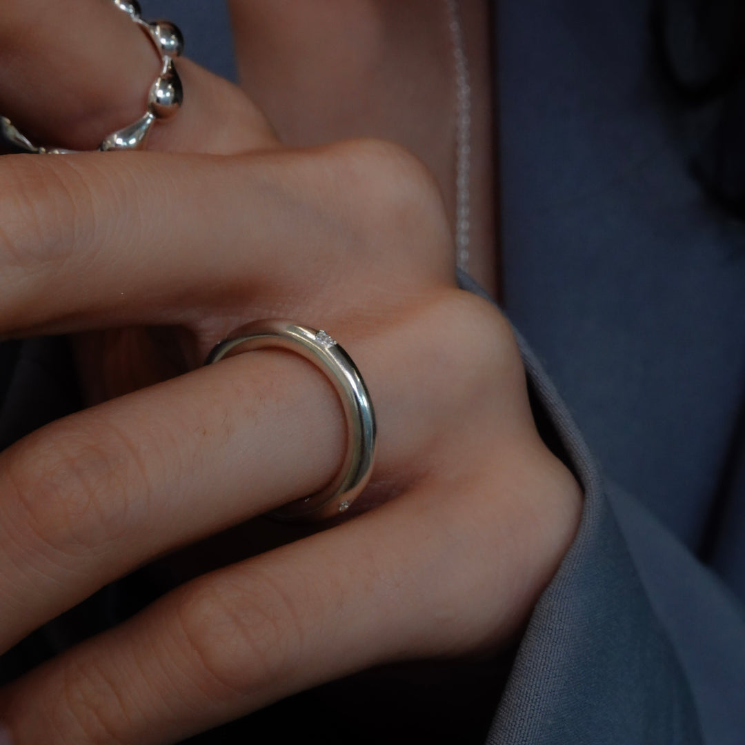 Thin sparkle ring