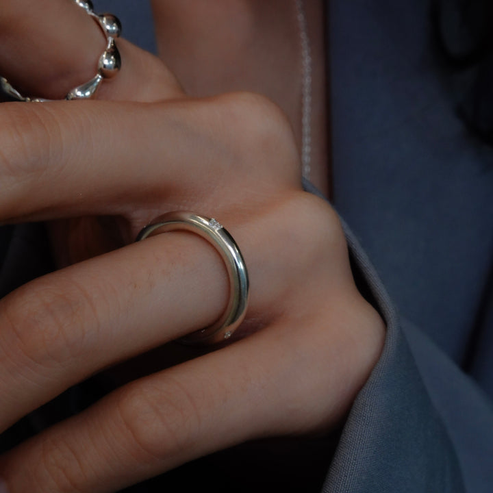 Thin sparkle ring