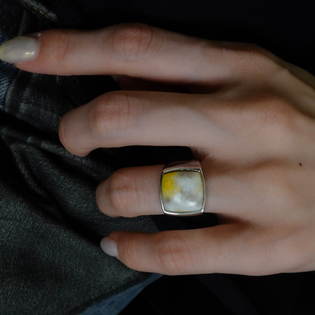 Bumble bee Signet Ring
