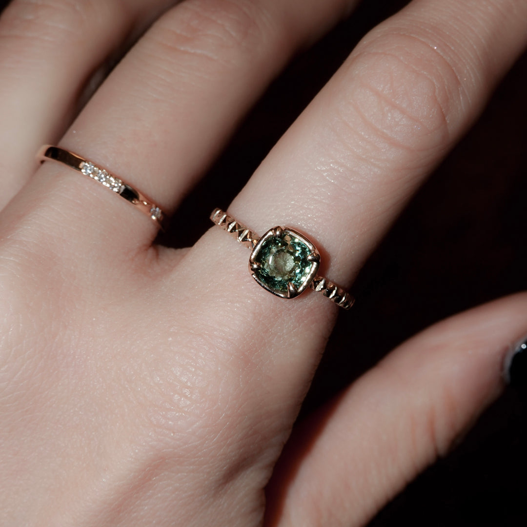 K10グリーンアパタイトフィレンツェ彫りリング(一点もの)