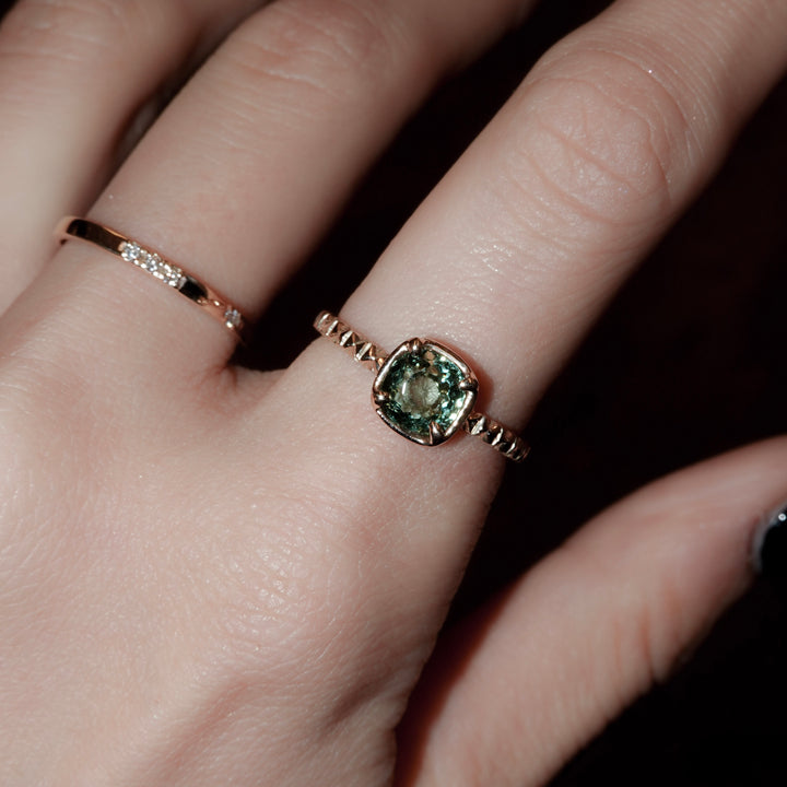 K10グリーンアパタイトフィレンツェ彫りリング(一点もの)