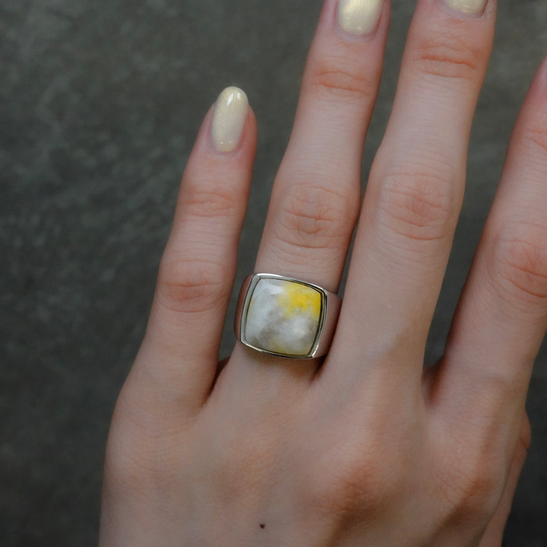 Bumble bee Signet Ring