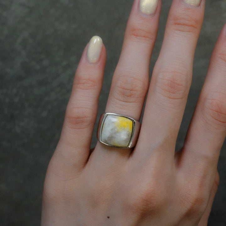 Bumble bee Signet Ring