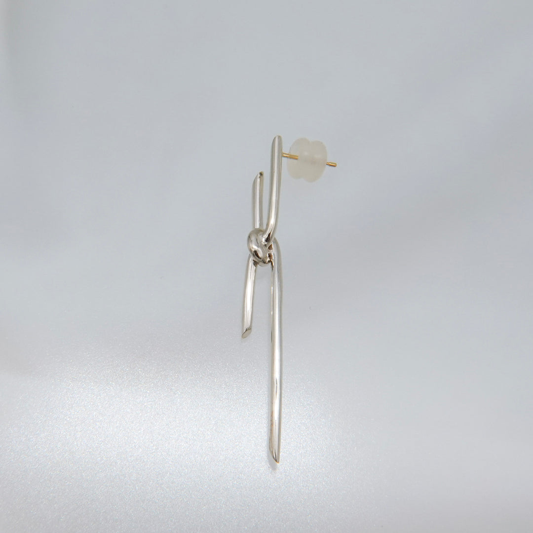 THREADS Silver Cross Pierced Earrings