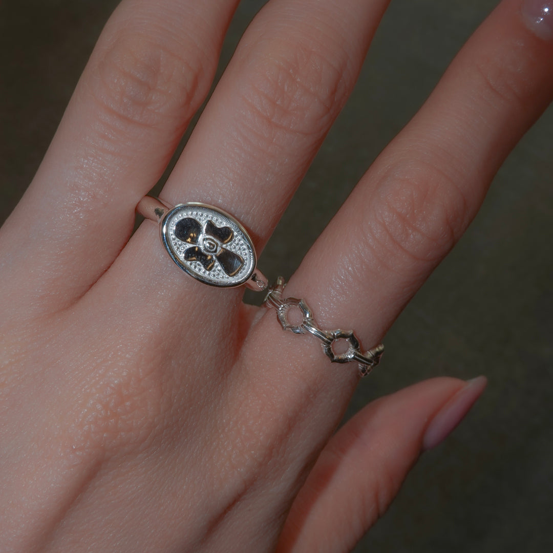 signet flower ring