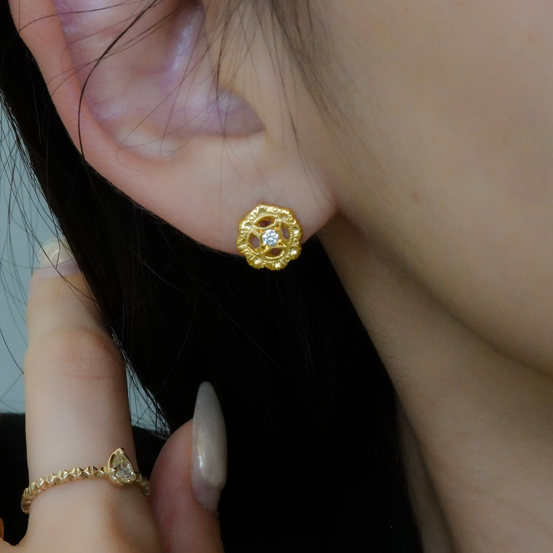 フィレンツェ彫り一粒フラワーピアス