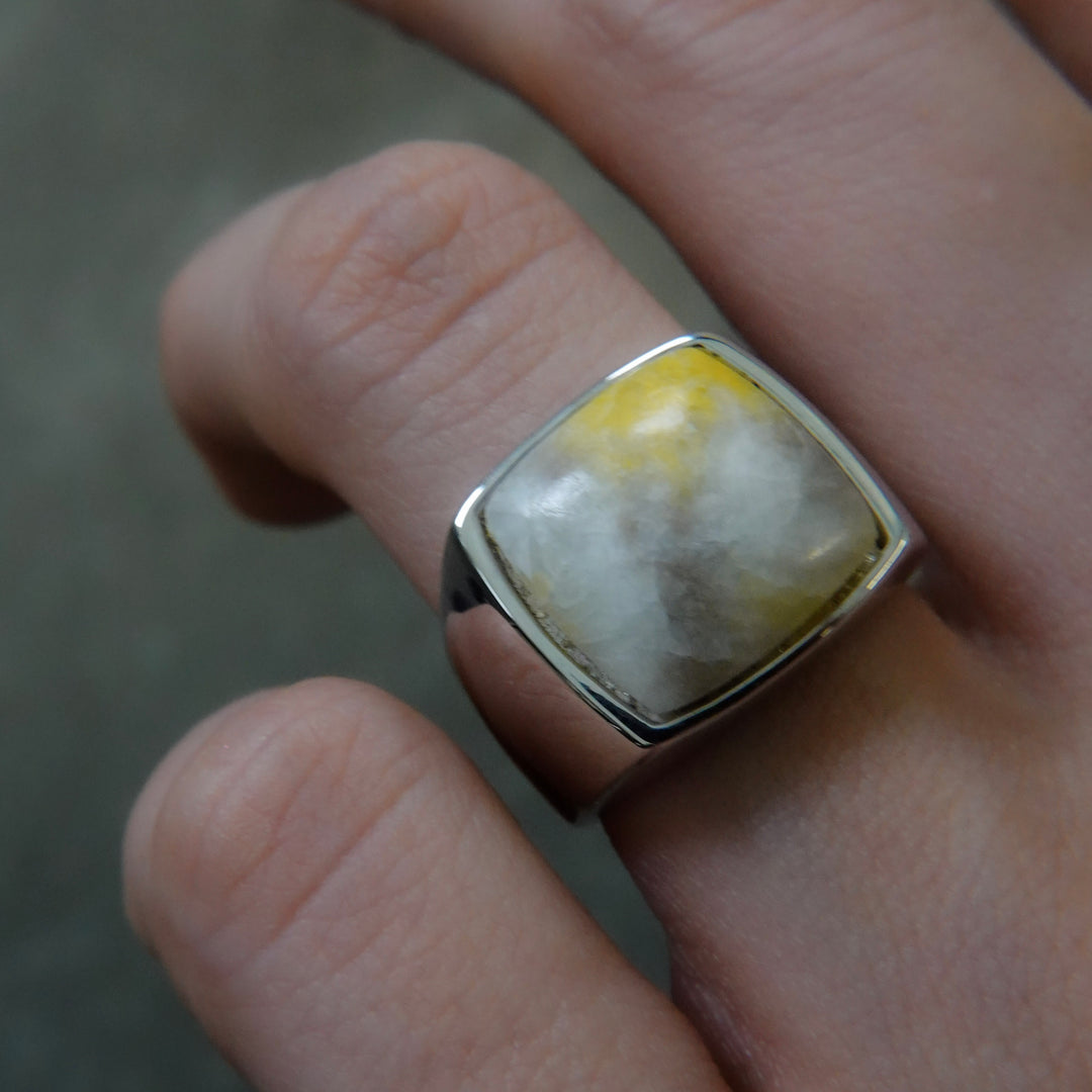 Bumble bee Signet Ring