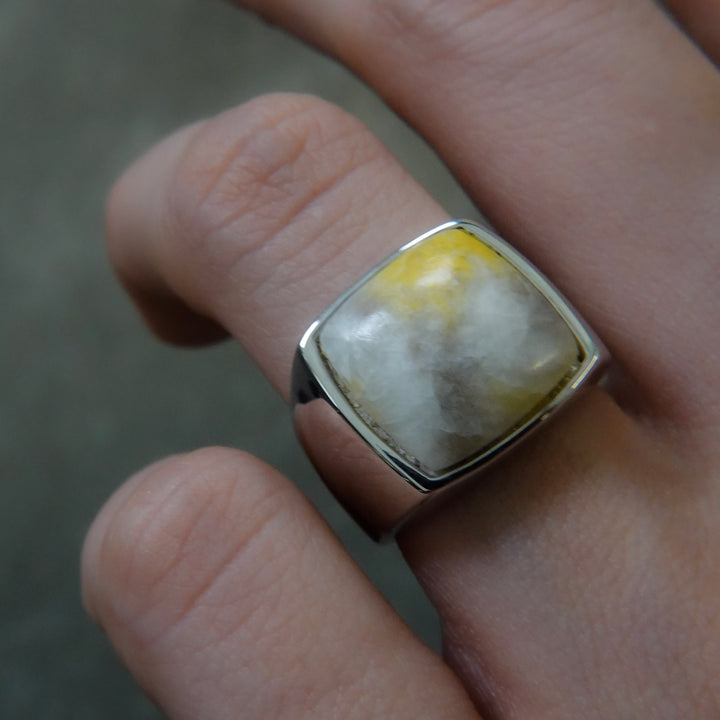 Bumble bee Signet Ring