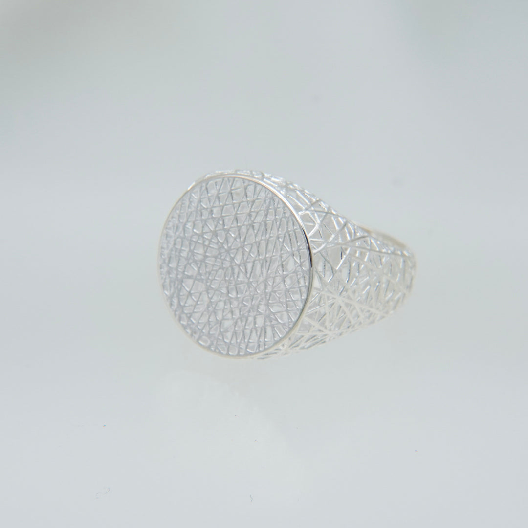 irregularly intersecting mesh ring [Tōkan1]