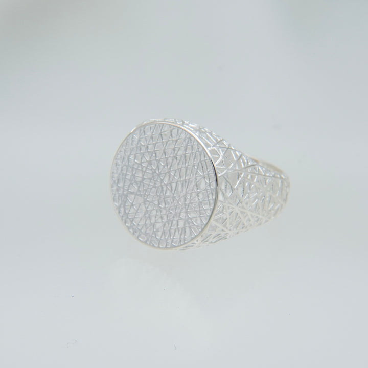 irregularly intersecting mesh ring [Tōkan1]