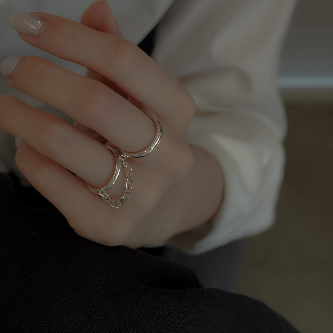 Oval line ring