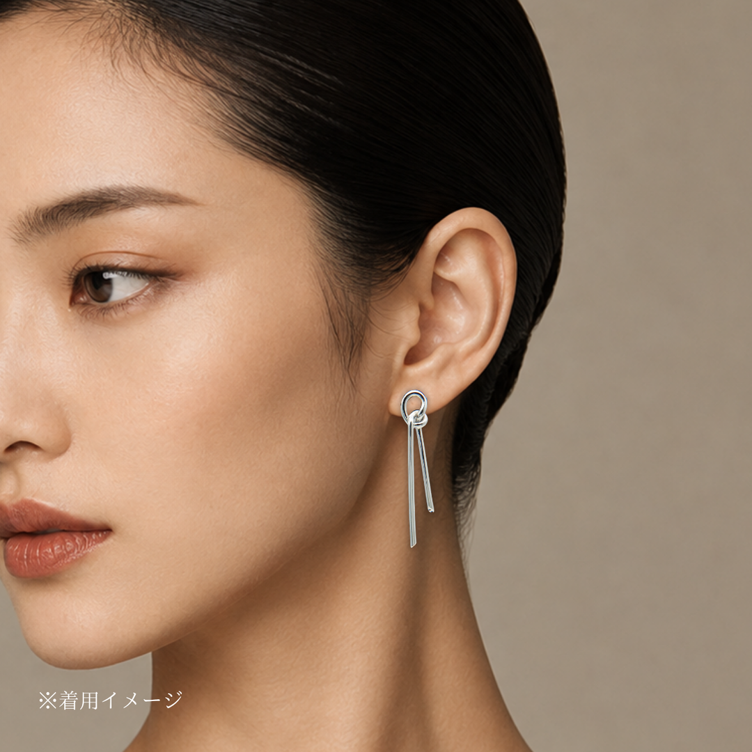THREADS Silver R Pierced Earrings