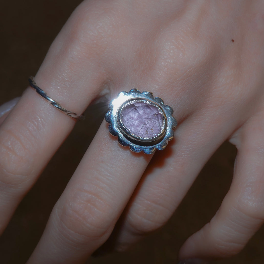 Flat flower ring- Rutile quartz x Tourmaline
