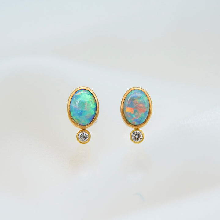 Crystal opal oval×diamond stud earrings