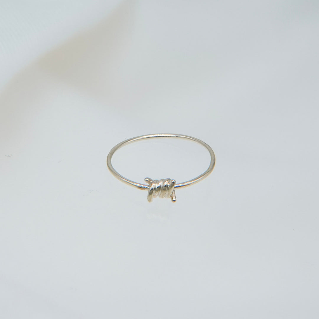 有刺鉄線リング