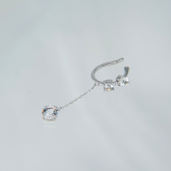 DEWDROP EAR CUFF_10KWG x White Topaz