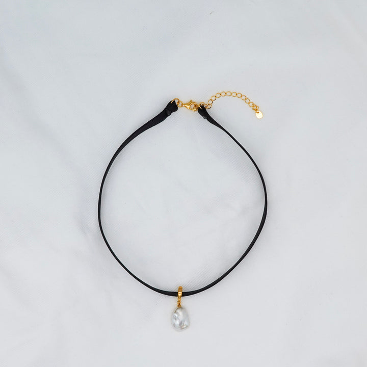 NOIR SINGLE PEARL CHOKER NECKLACE (Gold)