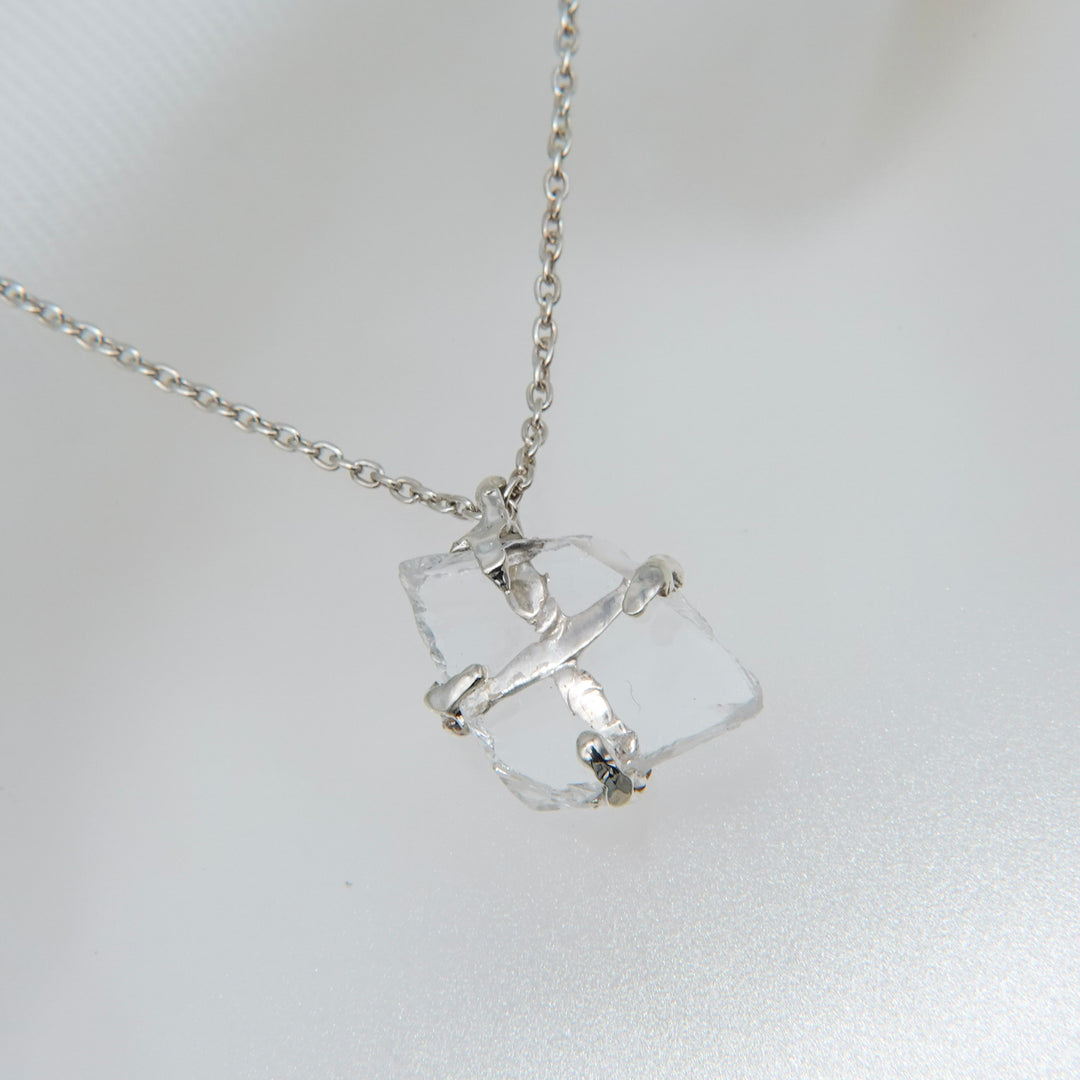 クロスネックレス