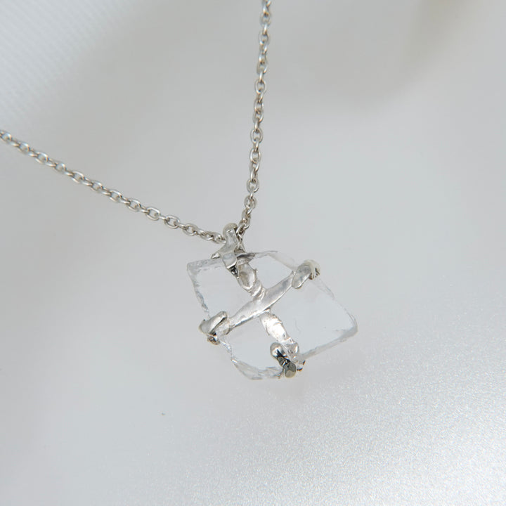 クロスネックレス