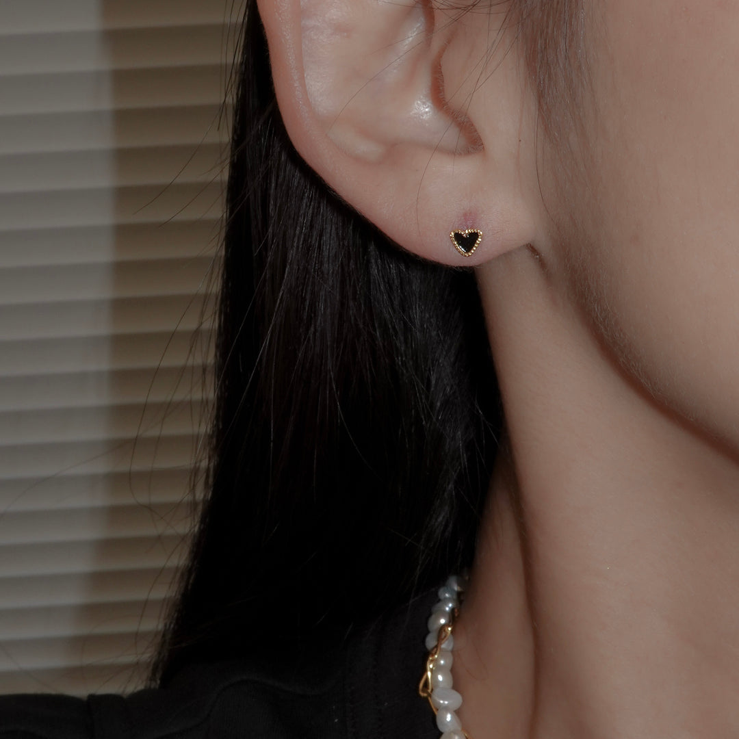 YU-KIN TINY HEAT EARRINGS