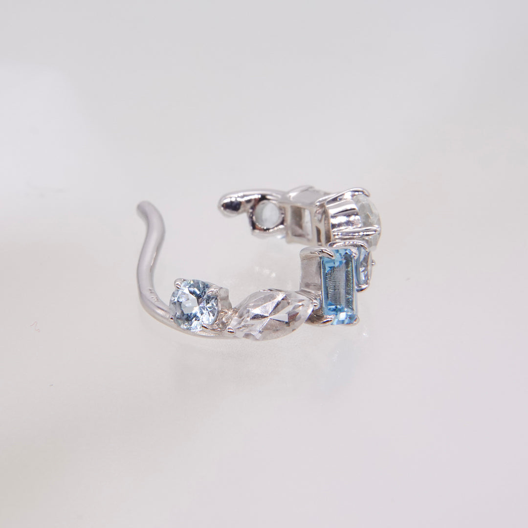 DEW EAR CUFF -M-_10KWG x Blue Topaz x White Topaz