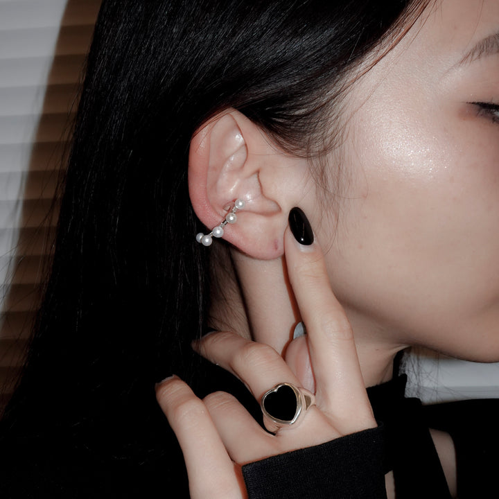 Dotted pearl earcuff