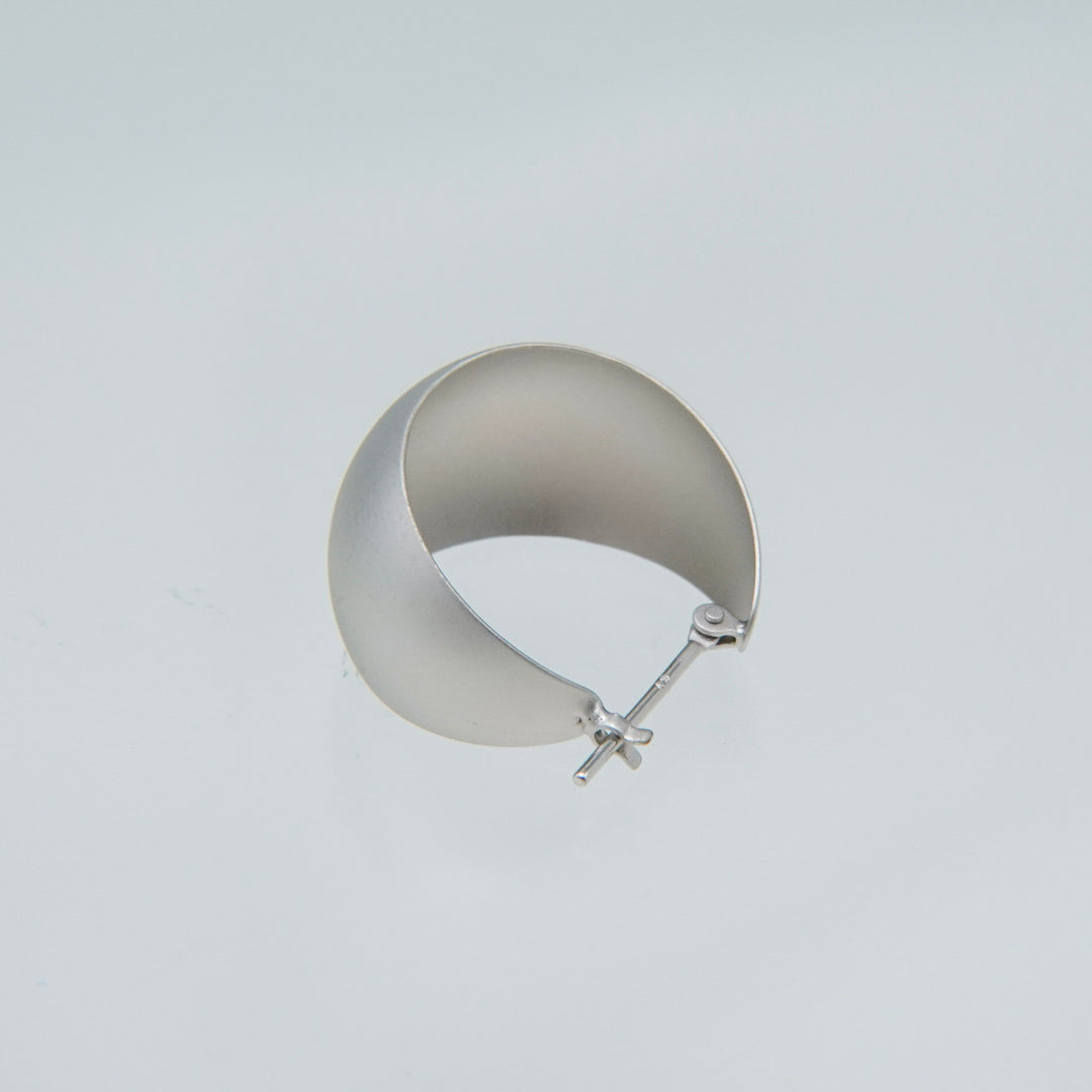 〈山〉 シルバー 霧フープピアス