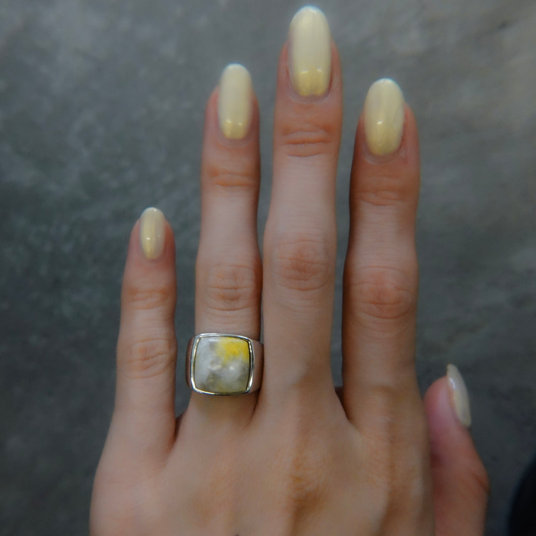 Bumble bee Signet Ring