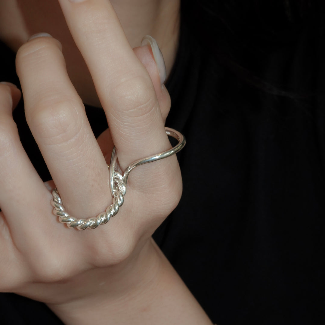 Selene 00:12 Dual Rotation（二重のまわり）