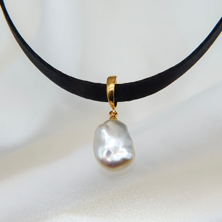 NOIR SINGLE PEARL CHOKER NECKLACE (Gold)
