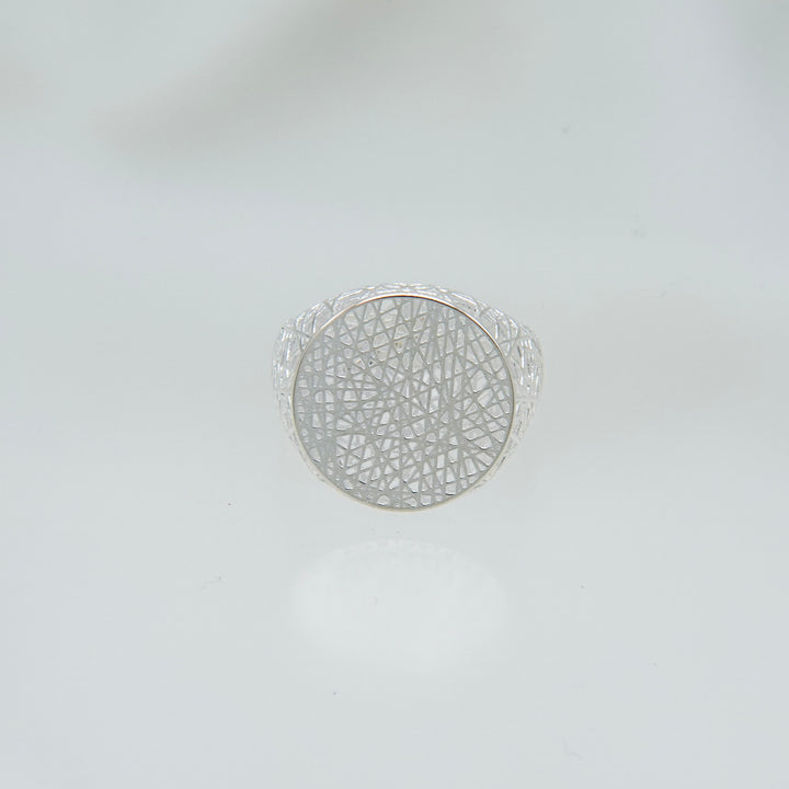 irregularly intersecting mesh ring [Tōkan1]